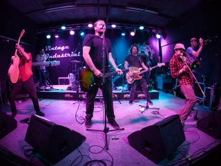 Mad Caddies u Vintage Industrial Baru (Foto: Izidor Tačković)