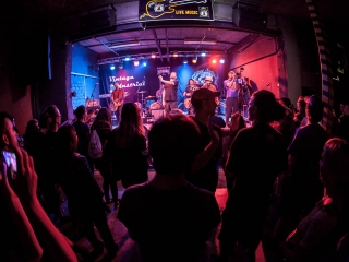 Mad Caddies u Vintage Industrial Baru (Foto: Izidor Tačković)