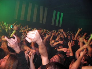 Publika na koncertu Amon Amartha (Foto: Bjesomor)