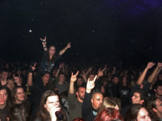 Publika na koncertu Amon Amartha (Foto: Bjesomor)