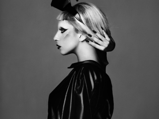 Lady Gaga u crnom Muglerovom lateksu (Foto: Mariano Vivanco, modni urednik: Nicola Formichetti, frizura: Bob Recine i šminka: Billy B) - - Universal Music